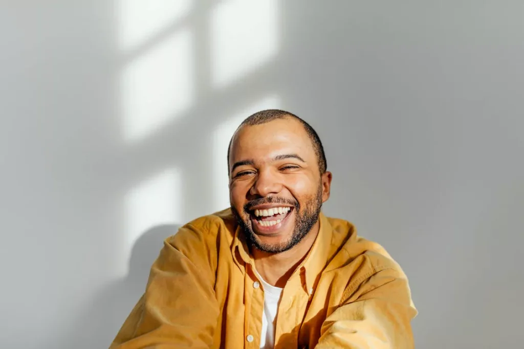 A person laughing 