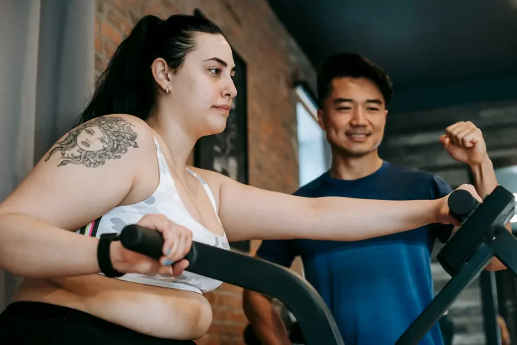 tirzepatide-treatment-online-exercise-support - Daytryp RX person exercising in a gym while managing side effects during tirzepatide treatment online