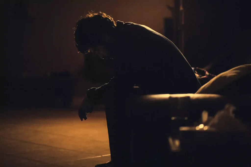 ketamine-bipolar-depression-symptoms - Daytryp RX person sitting alone in low light representing depressive symptoms related to unipolar and bipolar depression