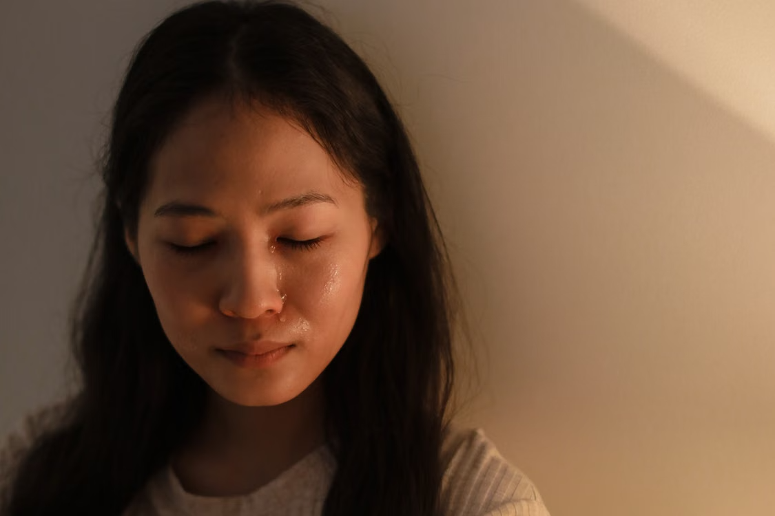 woman experiencing emotional distress representing geographic and financial barriers to mental health care