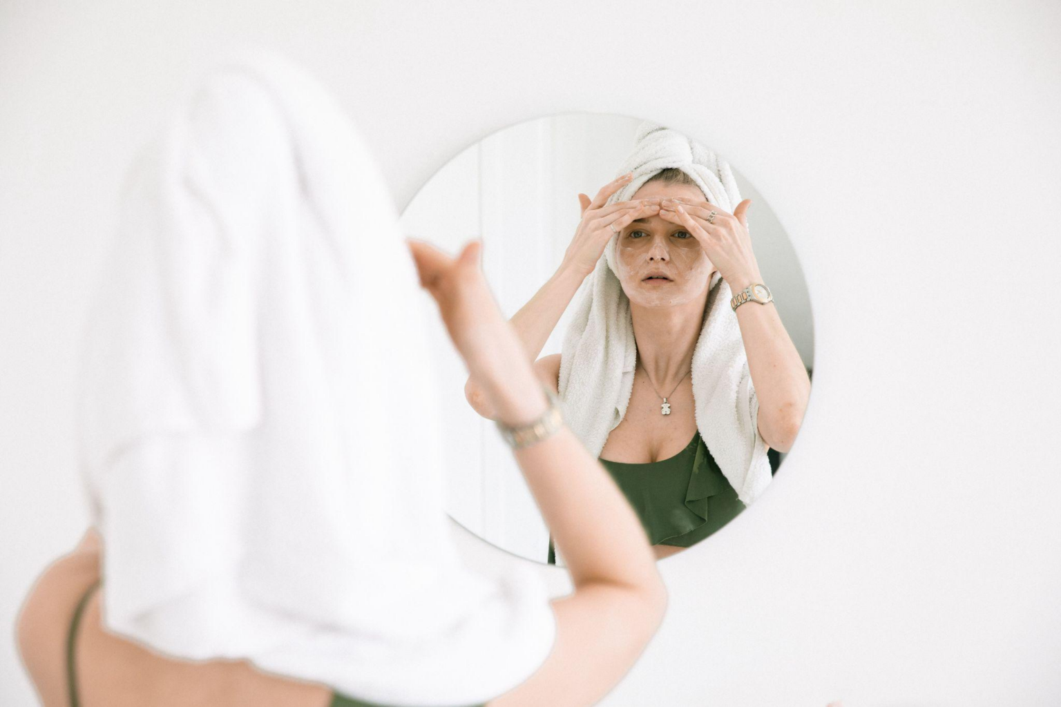 Niacinamide helps support the skin barrier while improving tone and texture